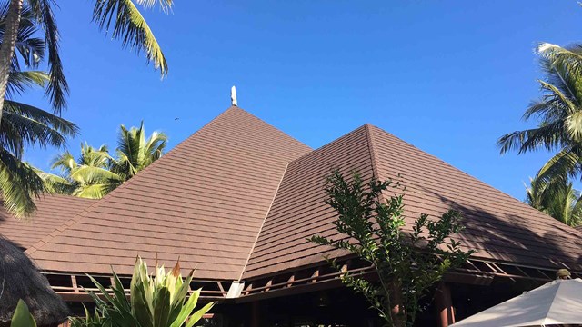 CF Slate, Walnut steel roof with steep pitch for resort