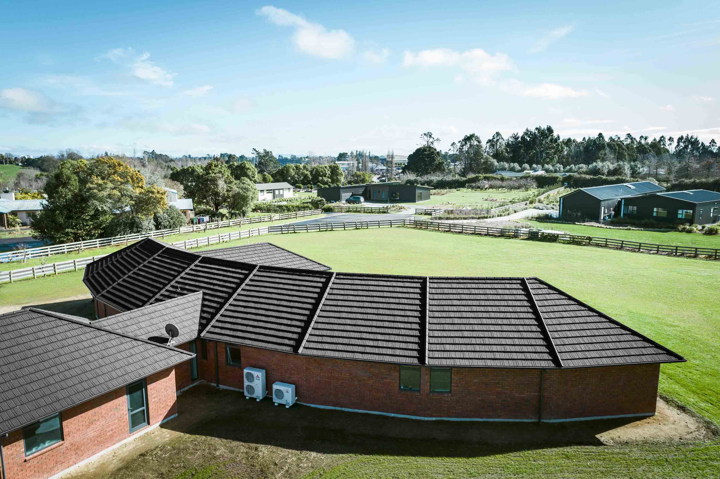 Shake Charcoal curved roof