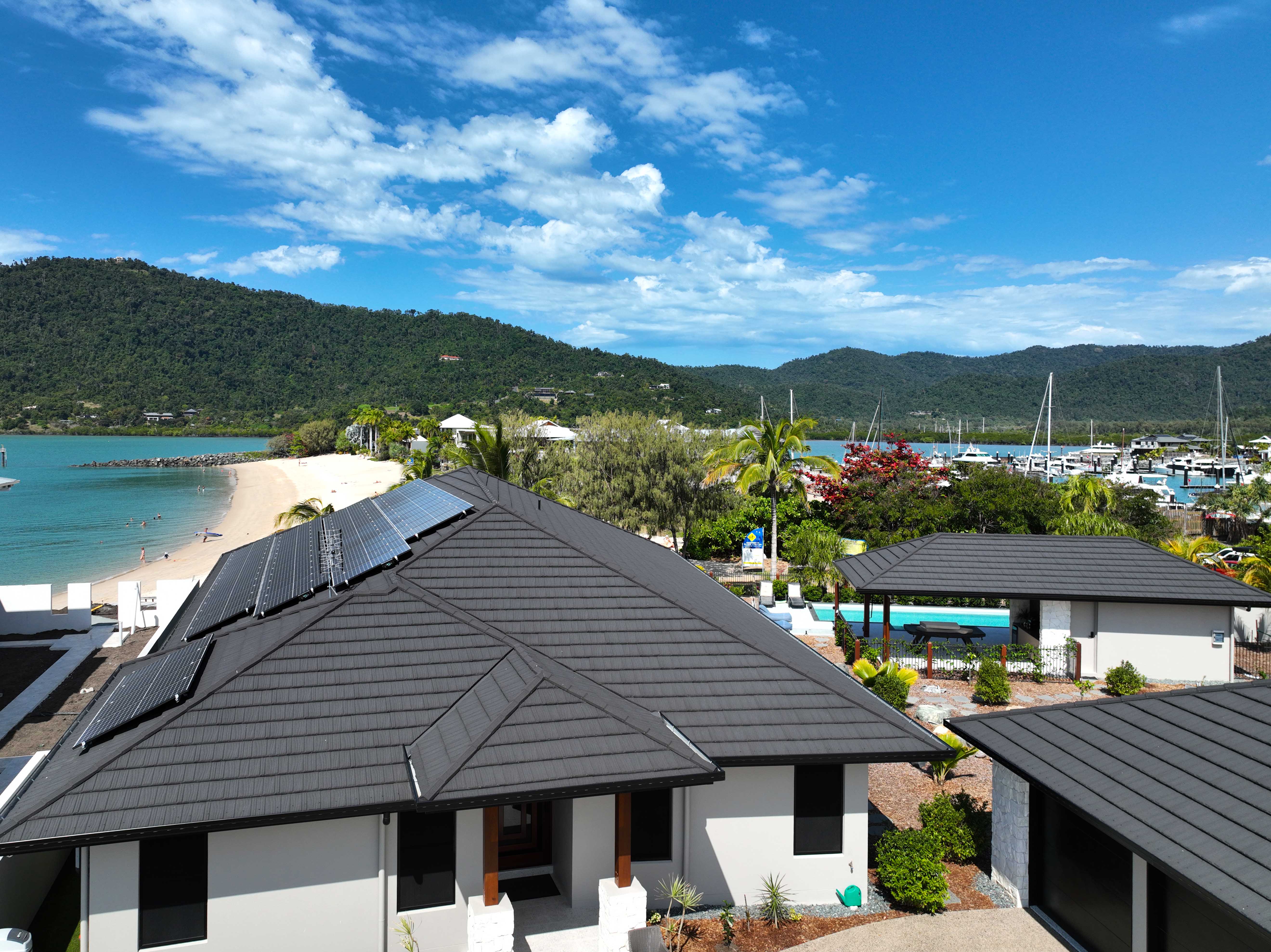 Gerard Stratos steel panel roof in charcoal colour at Airlie Beach.